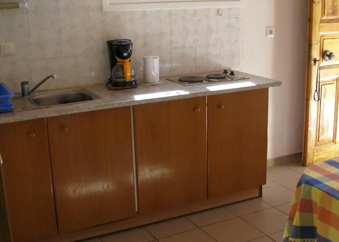 Nikos Semesterbostad *